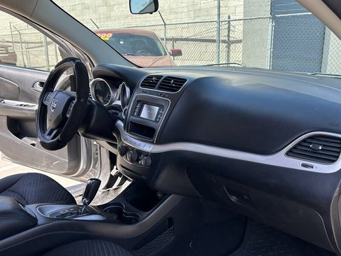 Used 2017 Dodge Journey SXT w/ Comfort/Convenience Group AWD/4WD image 16