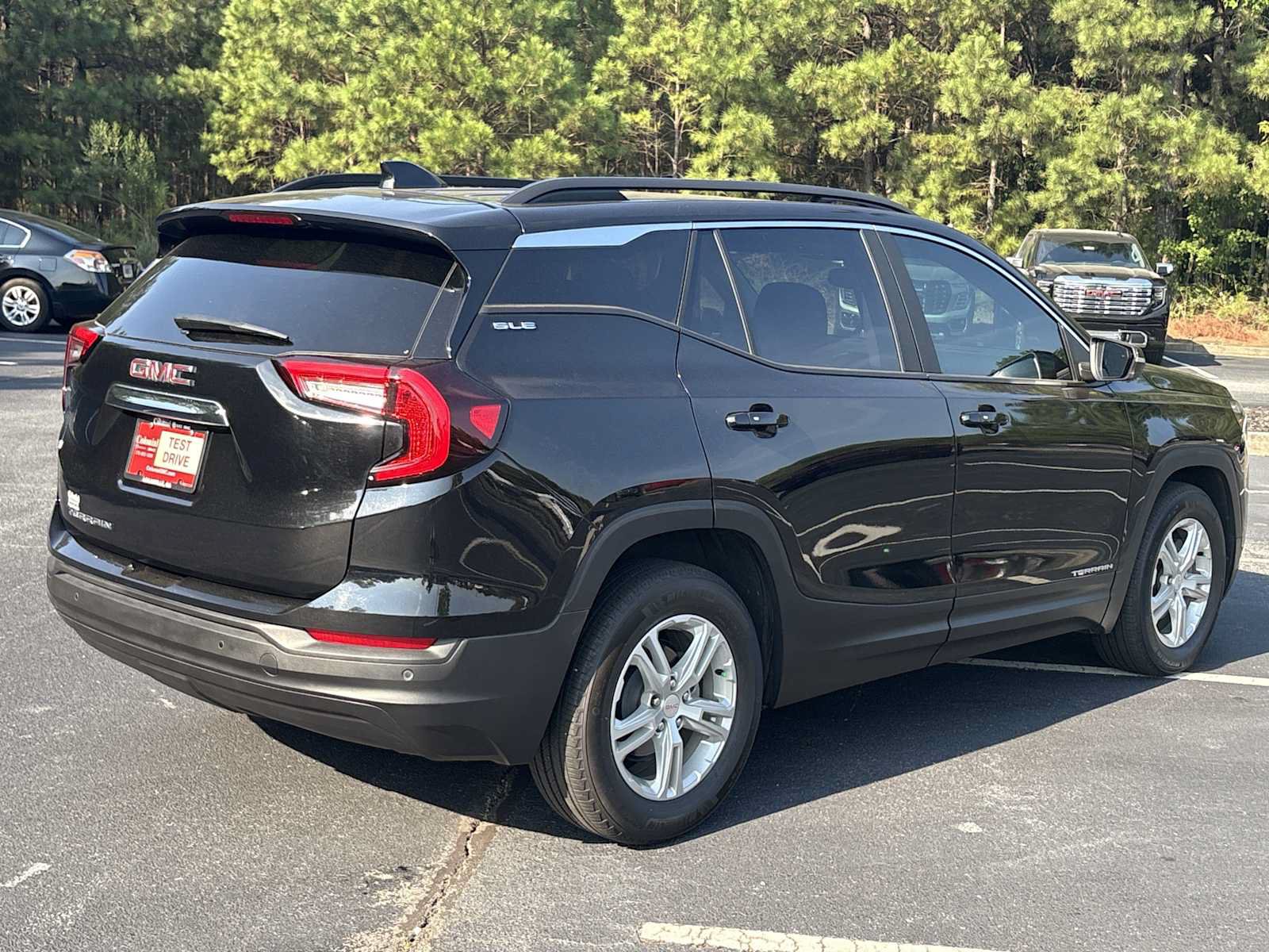 Used 2023 GMC Terrain SLE w/ Driver Convenience Package FWD image 25