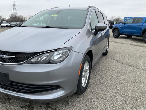 Used 2020 Chrysler Voyager Lxi image 13