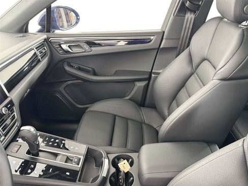 Certified 2026 Porsche Macan AWD/4WD image 30