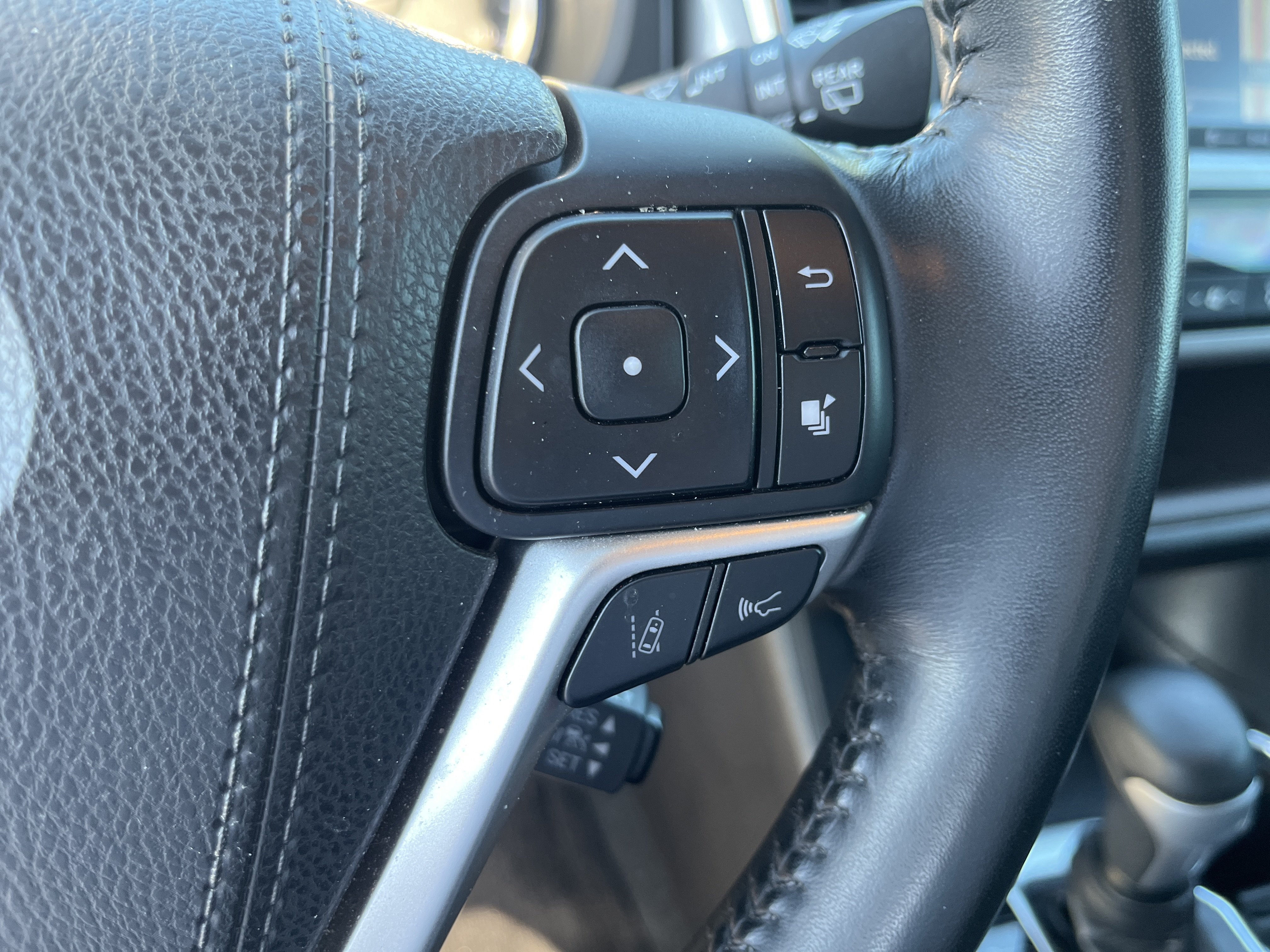 Used 2018 Toyota Highlander XLE FWD image 26