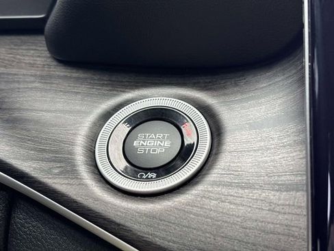 Used 2023 Jeep Grand Cherokee Limited w/ Black Appearance Package image 29