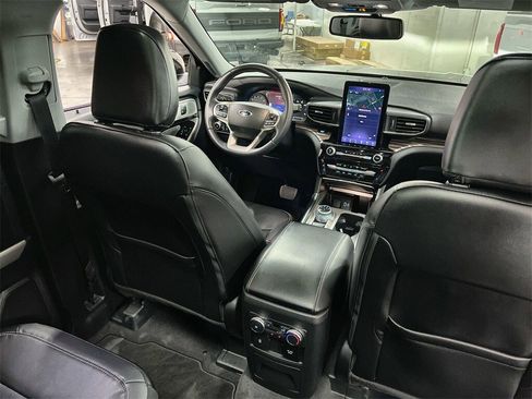 Used 2022 Ford Explorer Limited w/ Limited Technology Package image 23