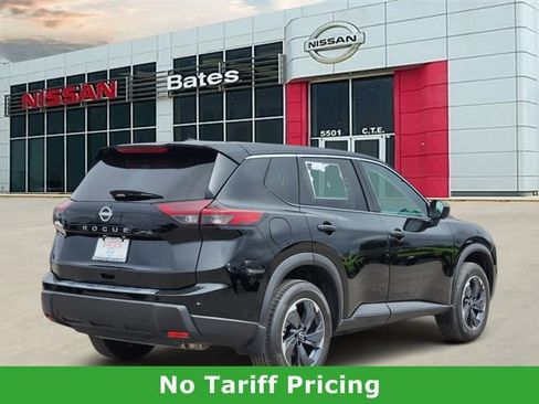 Used 2025 Nissan Rogue SV FWD image 4