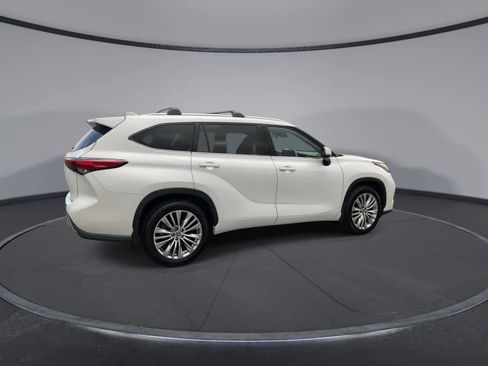 Used 2023 Toyota Highlander Platinum AWD/4WD image 8
