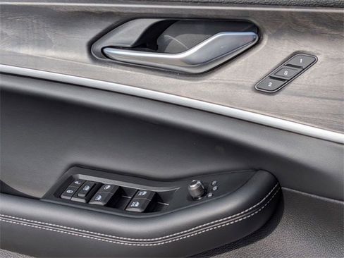 New 2025 Jeep Grand Cherokee Limited w/ Black Appearance Package image 15