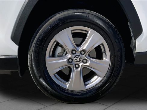 Used 2024 Toyota RAV4 XLE w/ Convenience Package FWD image 11