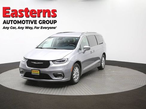 Used 2021 Chrysler Pacifica Touring-L FWD image 57