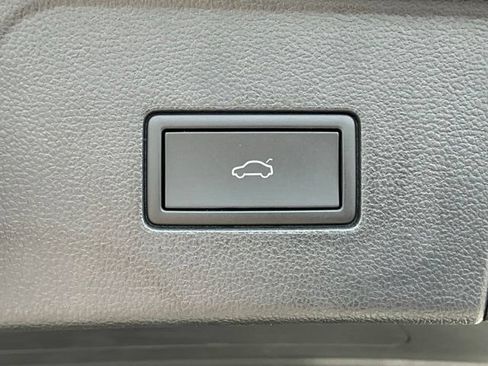 Certified 2025 Volkswagen Atlas SEL AWD/4WD image 21