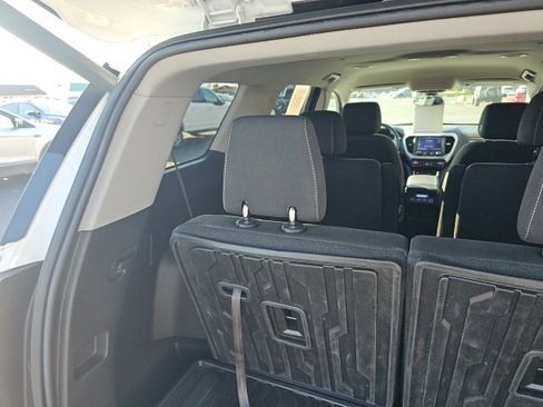 Used 2023 GMC Acadia SLE w/ Driver Convenience Package image 14