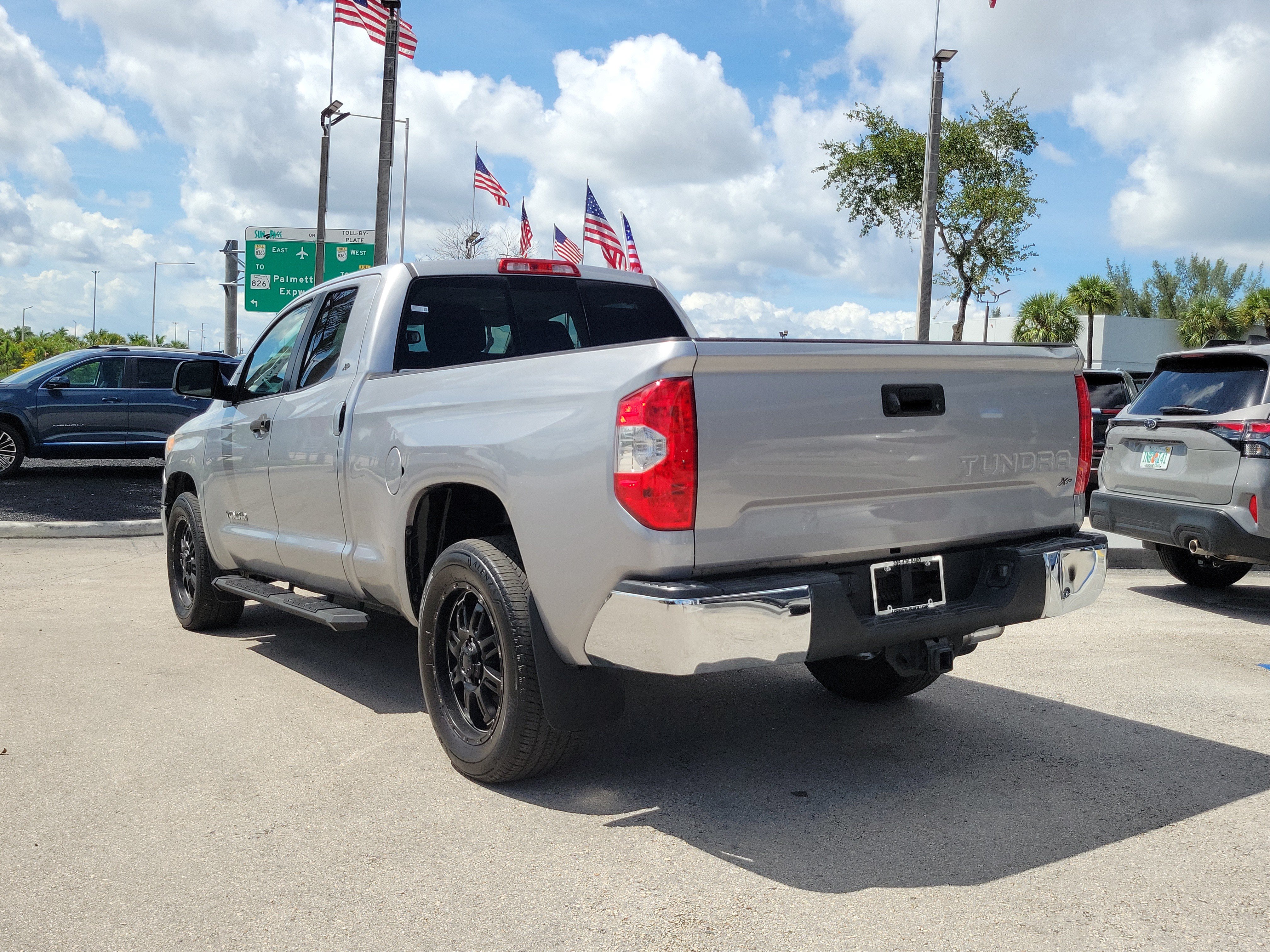 Used 2017 Toyota Tundra SR5 w/ SR5 Upgrade Package RWD image 7