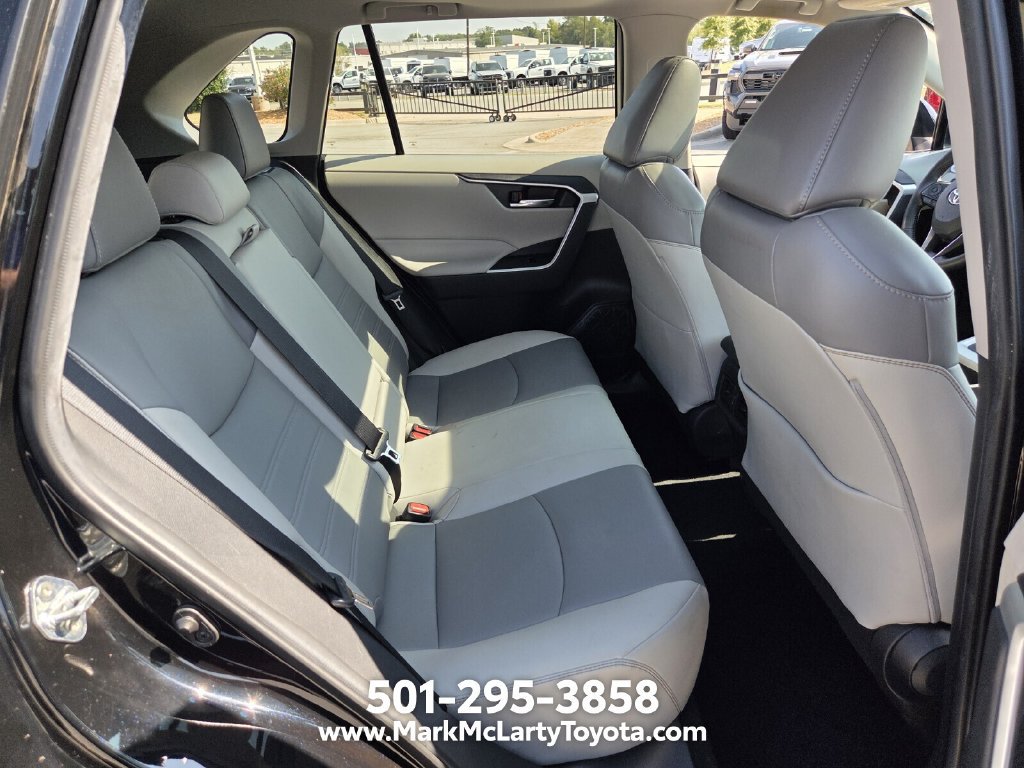 Used 2021 Toyota RAV4 XLE Premium FWD image 14