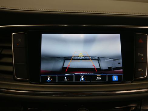 Used 2024 Buick Enclave Premium image 17