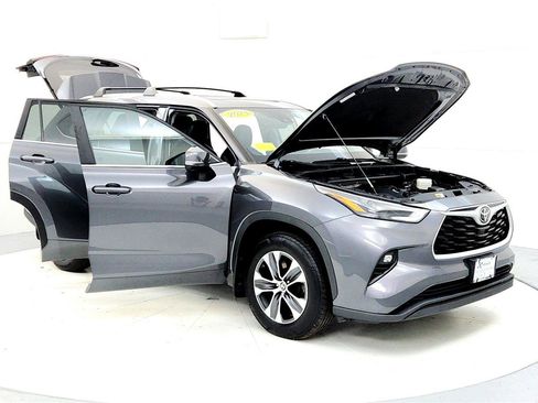 Used 2023 Toyota Highlander XLE image 12