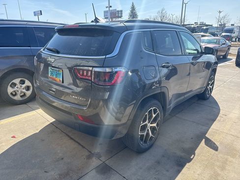 Used 2024 Jeep Compass Limited image 4