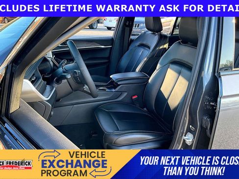 Used 2025 Jeep Grand Cherokee Limited AWD/4WD image 20