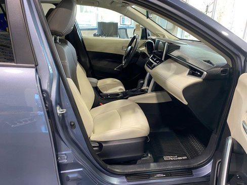 Used 2024 Toyota Corolla Cross XLE w/ Convenience Package image 19