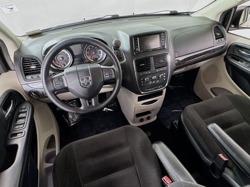 Used 2018 Dodge Grand Caravan SE w/ UConnect Hands-Free Group FWD image 19