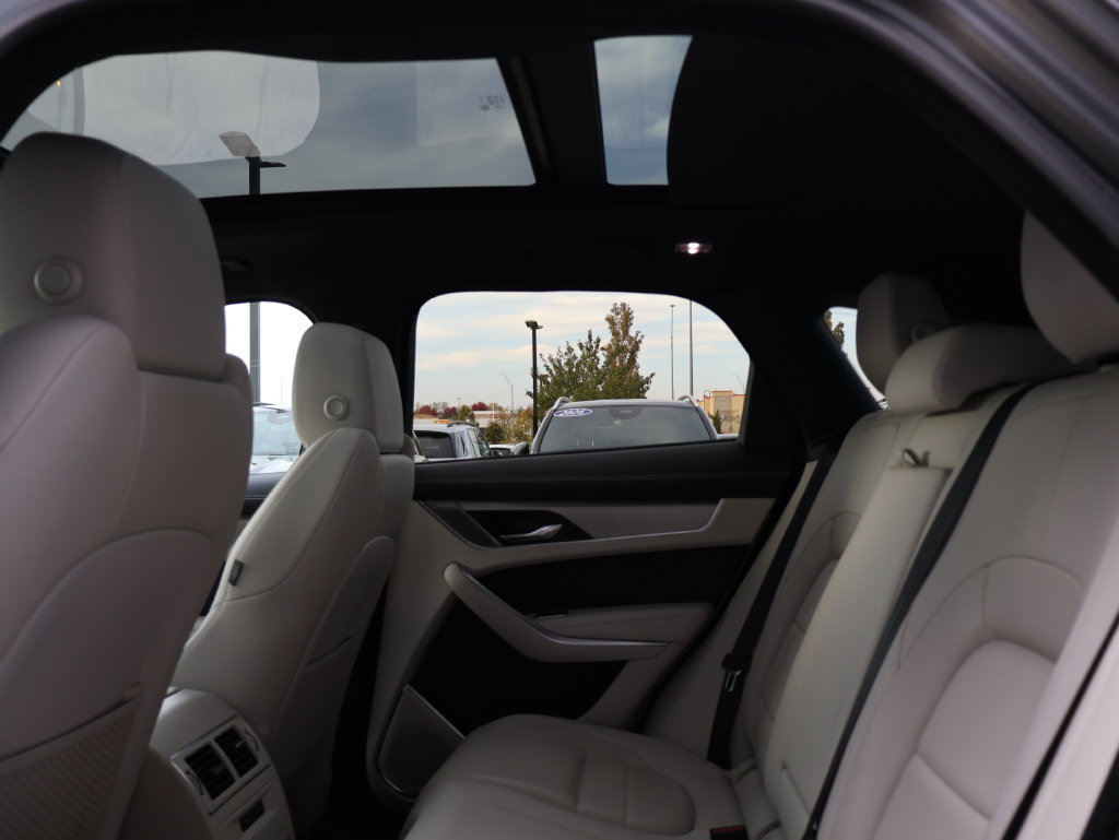Used 2025 Jaguar F-PACE R-Dynamic S AWD/4WD image 13