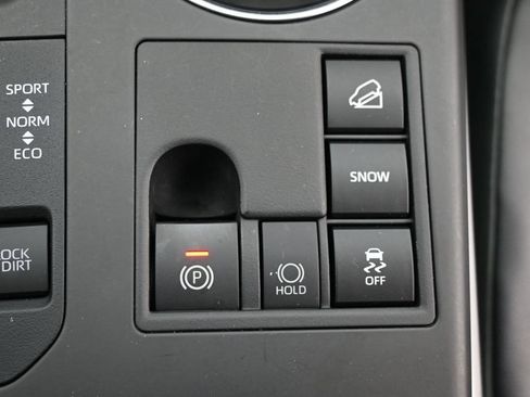 Used 2023 Toyota Highlander L AWD/4WD image 30