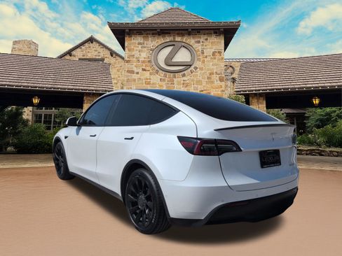 Used 2022 Tesla Model Y Performance image 3
