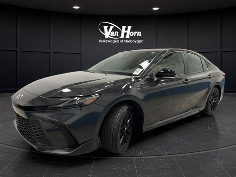 Used 2025 Toyota Camry SE w/ Convenience Package AWD/4WD image 3