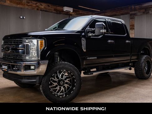 Used 2017 Ford F250 XLT w/ XLT Premium Package image 4