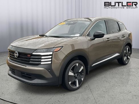 Used 2026 Nissan Kicks SR w/ SR Premium Package image 1