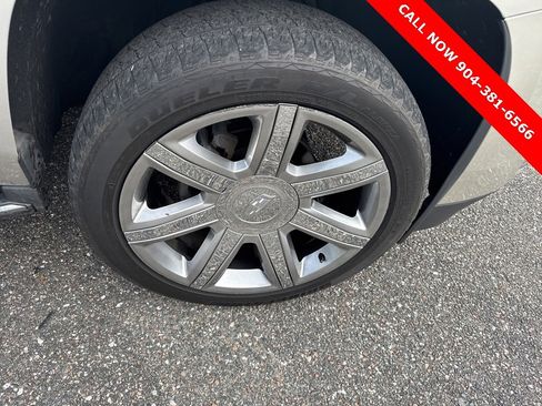 Used 2017 Cadillac Escalade Luxury image 24