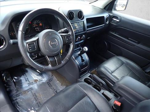 Used 2017 Jeep Patriot High Altitude FWD image 10