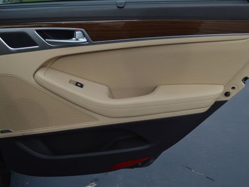 Used 2015 Hyundai Genesis 3.8 w/ Option Group 03 image 31