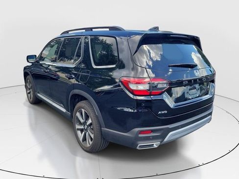 Used 2023 Honda Pilot Touring image 4