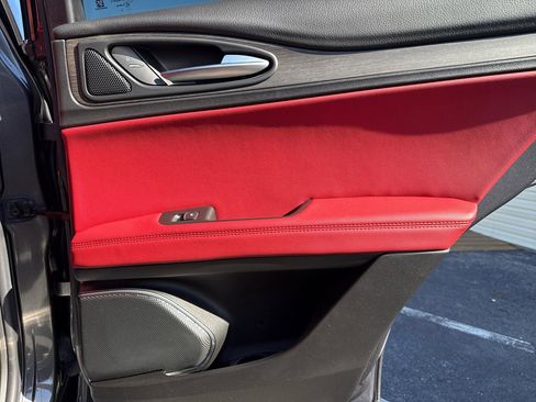 Used 2021 Alfa Romeo Stelvio Ti w/ Nero Edizione image 18