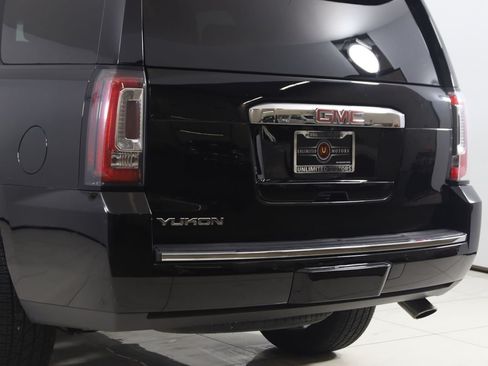 Used 2018 GMC Yukon Denali w/ Denali Ultimate Package AWD/4WD image 25