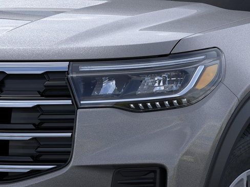 New 2026 Ford Explorer Active RWD image 18