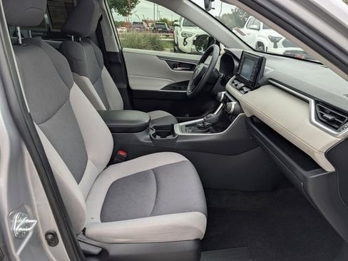 Used 2019 Toyota RAV4 XLE w/ Convenience Package FWD image 33