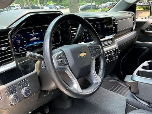 Used 2023 Chevrolet Silverado 1500 LT AWD/4WD image 14
