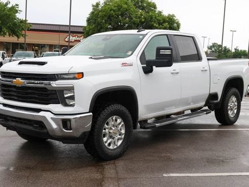 Used 2024 Chevrolet Silverado 2500 LT AWD/4WD image 6