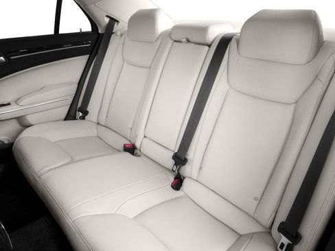 Used 2016 Chrysler 300 Limited RWD image 9