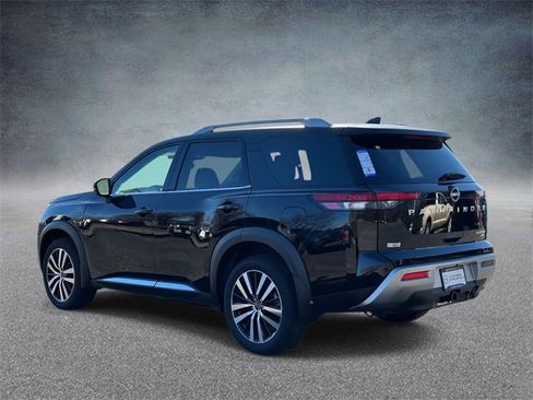 New 2025 Nissan Pathfinder Platinum image 4