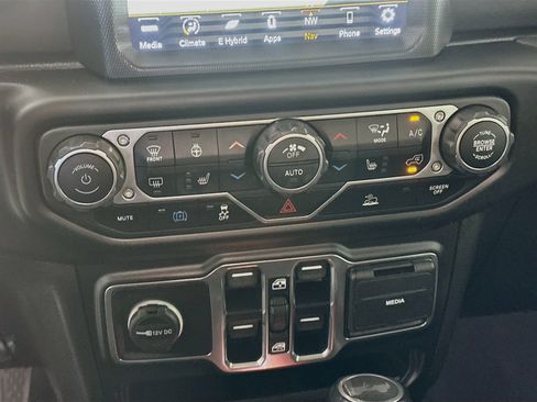 Used 2023 Jeep Wrangler Unlimited Sahara w/ Cold Weather Group AWD/4WD image 23