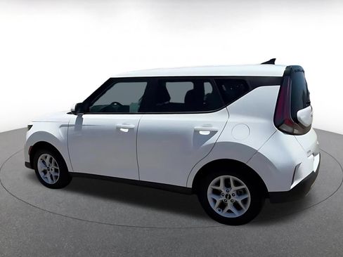 Used 2025 Kia Soul LX w/ LX Technology Package FWD image 10