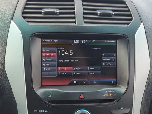 Used 2014 Ford Explorer XLT w/ Equipment Group 202A FWD image 14