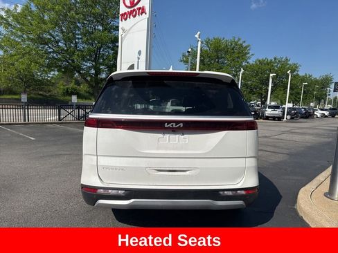 Used 2024 Kia Carnival EX FWD image 6