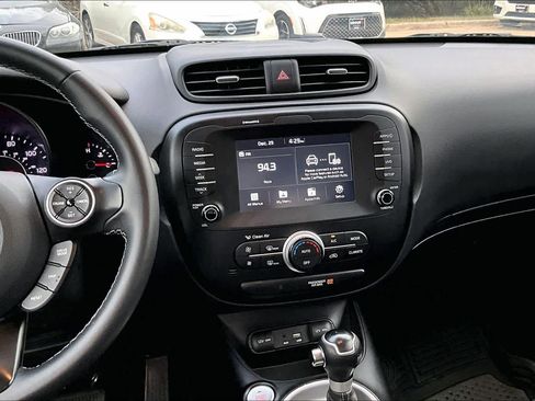 Used 2017 Kia Soul + w/ UVO Package image 6