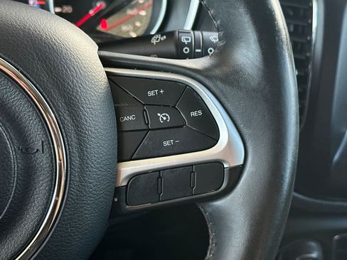 Used 2018 Jeep Compass Latitude w/ Popular Equipment Group FWD image 27