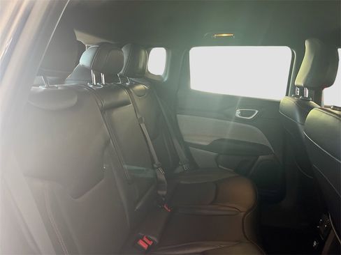 Used 2023 Jeep Compass Latitude image 25