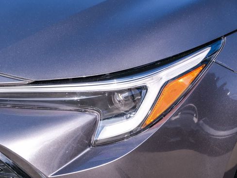 Certified 2025 Toyota Corolla SE w/ SE Package FWD image 12