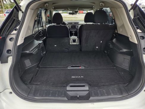 Used 2020 Nissan Rogue S image 29