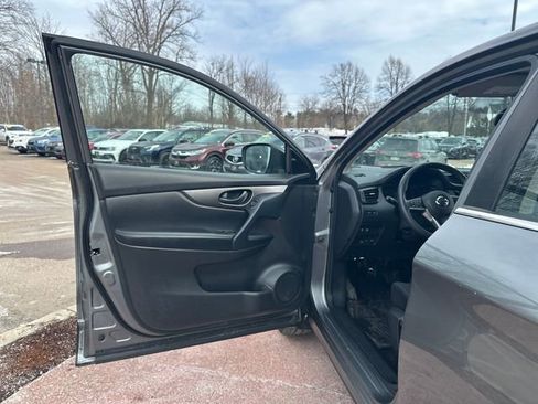 Used 2020 Nissan Rogue Sport S image 11